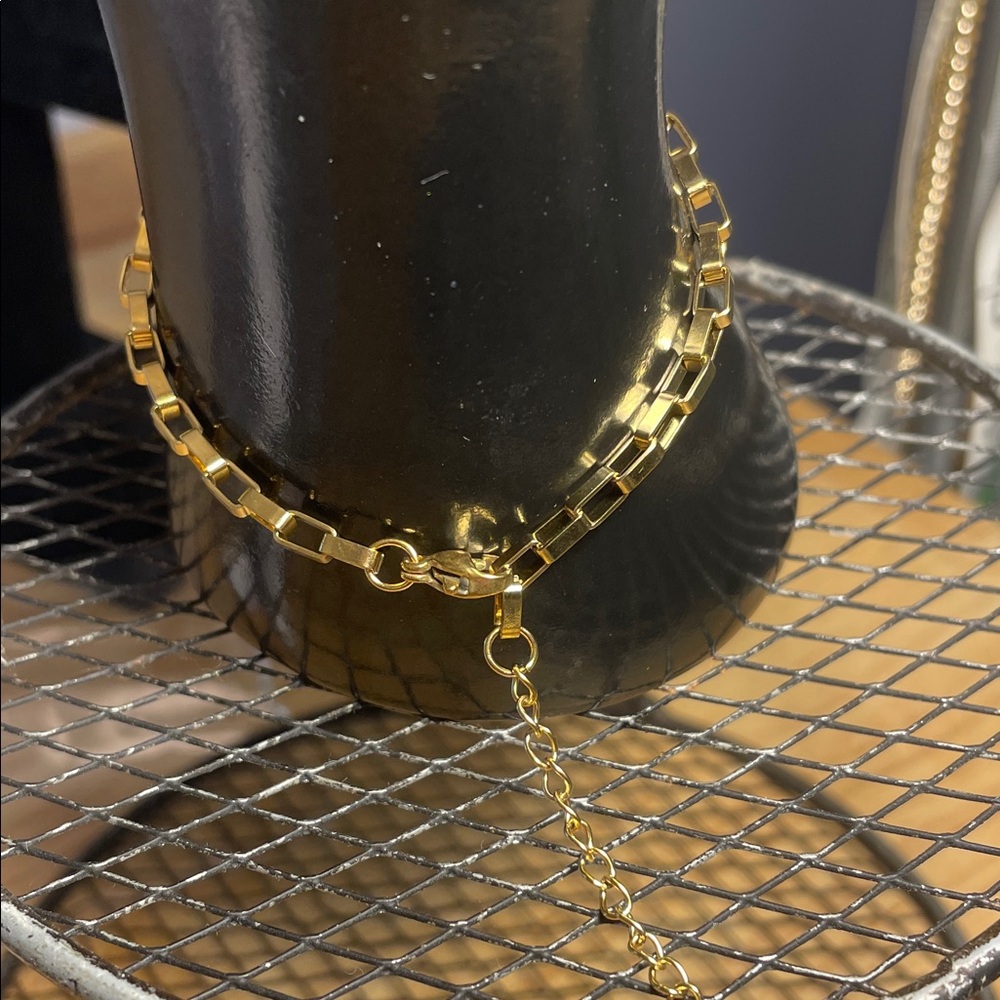 Elegant Gold Box Chain Bracelet New without tags stainless steel Lobster closure